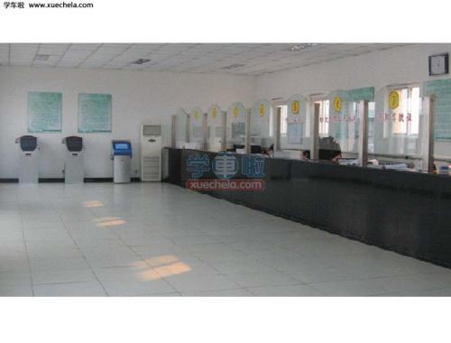 ����Զ����У���񴰿�