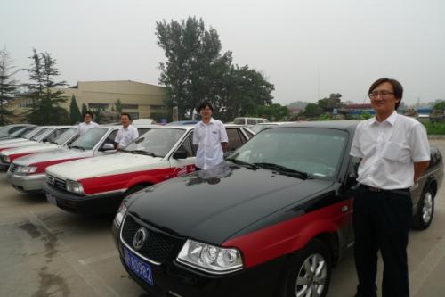 ������У������