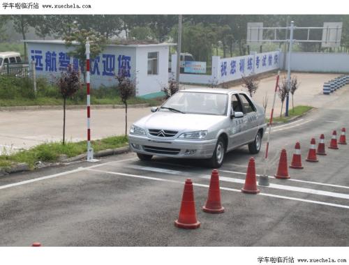 ����Զ����Уѵ������