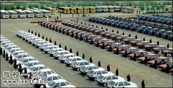 ����Զ����У������